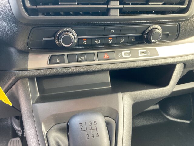 Peugeot Expert L3 BHDi 145 +Kamera+Holz+AHK+Moduwork+ Peugeot Expert L3 BHDi 145 +Kamera+Holz+AHK+Moduwork+