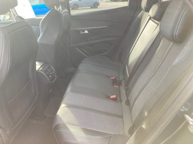 Peugeot 3008 Allure Pack 130 +Kamera+Navi+LED+SHZ+ Peugeot 3008 Allure Pack 130 +Kamera+Navi+LED+SHZ+